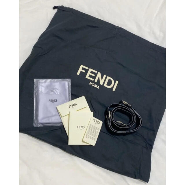 FENDI(フェンディ)のフェンディ　美品　ピーカブー　ピーカーブー　セレリア　ブラック レディースのバッグ(ハンドバッグ)の商品写真