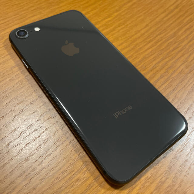 Apple(アップル)のiPhone8  スマホ/家電/カメラのスマートフォン/携帯電話(スマートフォン本体)の商品写真