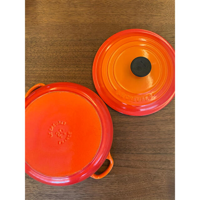 LE CREUSET(ルクルーゼ)のシグニチャー ココット・ロンド (ブラックツマミ) 20c ル・クルーゼ インテリア/住まい/日用品のキッチン/食器(鍋/フライパン)の商品写真