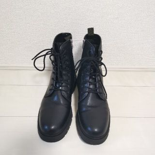 ZARA ミリタリーブーツ