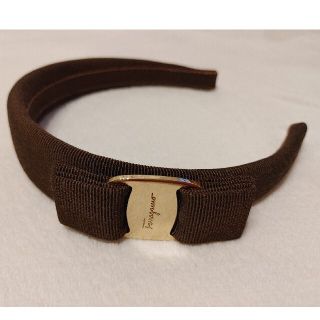 サルヴァトーレフェラガモ(Salvatore Ferragamo)のフェラガモ　カチューシャ　ブラウン(カチューシャ)