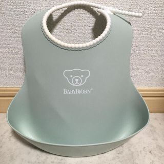 ベビービョルン(BABYBJORN)の早いもの勝ち！最終値下げ価格！ベビービョルンお食事エプロン(お食事エプロン)