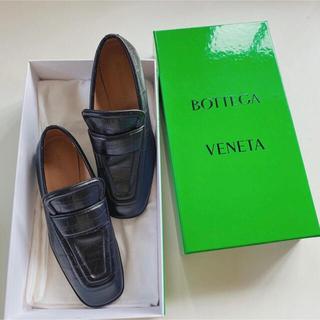 ボッテガヴェネタ(Bottega Veneta)のBOTTEGA VENETA フラットシューズ 36 1/2 サイズ　ブラック(ローファー/革靴)