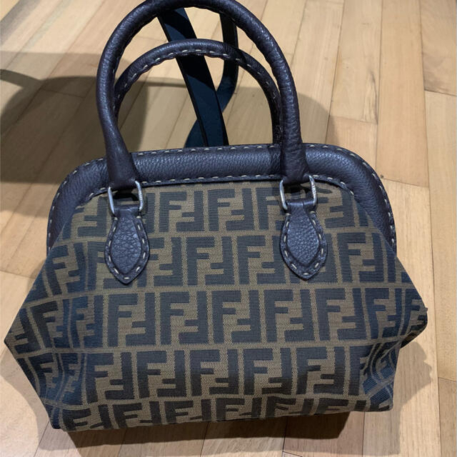 バッグFENDI  フェンディ  ローマンレザー・手縫いステッチ・ズッカ柄  バッグ