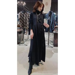 ザラ(ZARA)の☆新品未使用　ZARA ミディ丈フリルワンピース(ロングワンピース/マキシワンピース)