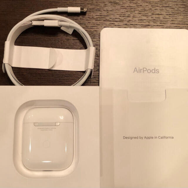 AirPods with Wireless Charging Case 第2世代オーディオ機器