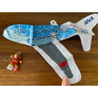 エーエヌエー(ゼンニッポンクウユ)(ANA(全日本空輸))の【非売品】ANA ビニール飛行機　ムヒ　アンパンマンのキーホルダー　未就学児(ノベルティグッズ)