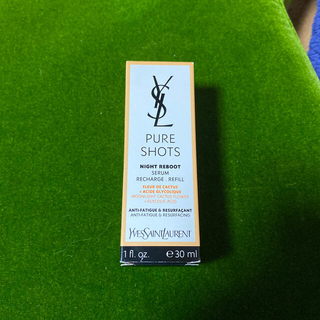 イヴサンローランボーテ(Yves Saint Laurent Beaute)のピュアショット　ナイトセラム　ポーチ&サンプル付き(美容液)