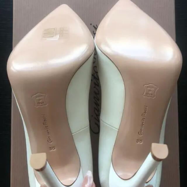 Gianvito Rossi - 未使用品 Gianvito Rossi サテンパンプス 35の Gianvito Rossi - 未使用品 Gianvito Rossi サテンパンプス 35の