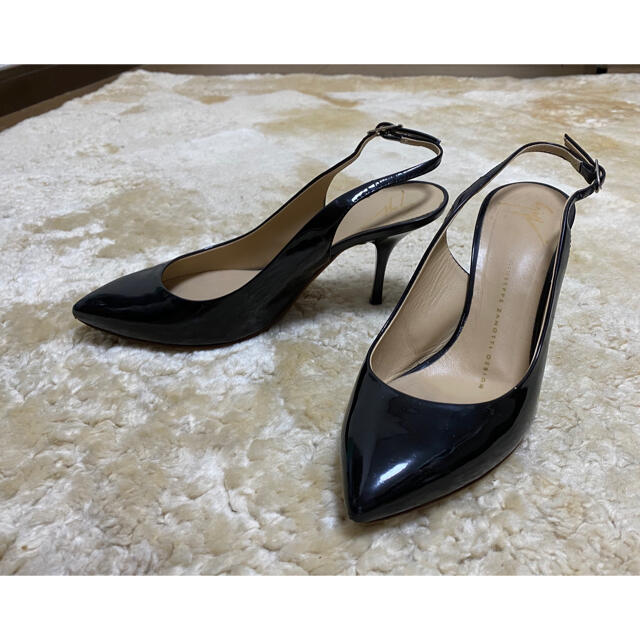 GIUZEPPE ZANOTTI(ジュゼッペザノッティ)のジュゼッペザノッティ黒パテントレザーパンプス レディースの靴/シューズ(ハイヒール/パンプス)の商品写真