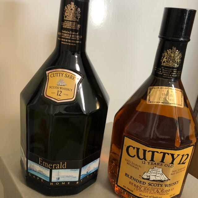 カティサーク12年エメラルド&カティサーク12年特級2本セットの カティサーク12年エメラルド&カティサーク12年特級2本セットの