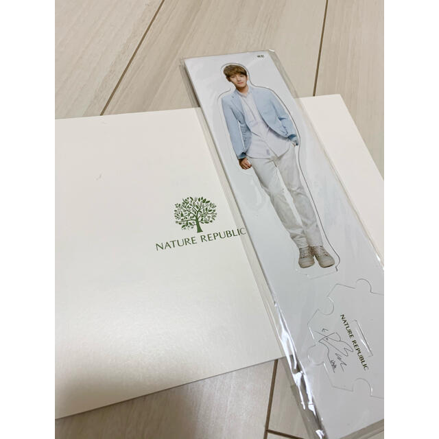 NATURE REPUBLIC(ネイチャーリパブリック)のEXO NATURE REPUBLIC写真集 BAEKHYUN ミニ等身大パネル エンタメ/ホビーのCD(K-POP/アジア)の商品写真