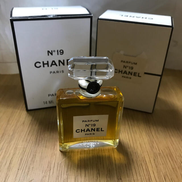 【未開封】CHANEL PARFUM 香水 N°19 14ml