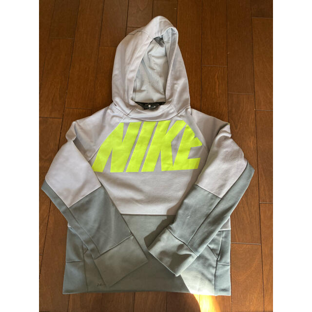 NIKE(ナイキ)のナイキ　パーカー　130cm キッズ/ベビー/マタニティのキッズ服男の子用(90cm~)(ジャケット/上着)の商品写真