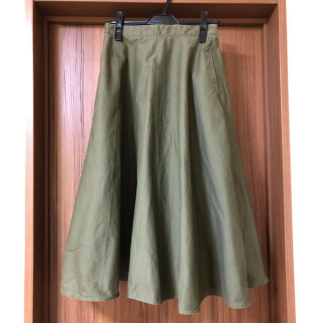 UNIQLO(ユニクロ)のUNIQLO チノスカート　オリーブ色 レディースのスカート(ロングスカート)の商品写真