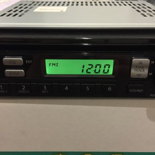 スズキ(スズキ)のスズキ 純正 カーオーディオ AM/FM CD 20ピン(カーオーディオ)