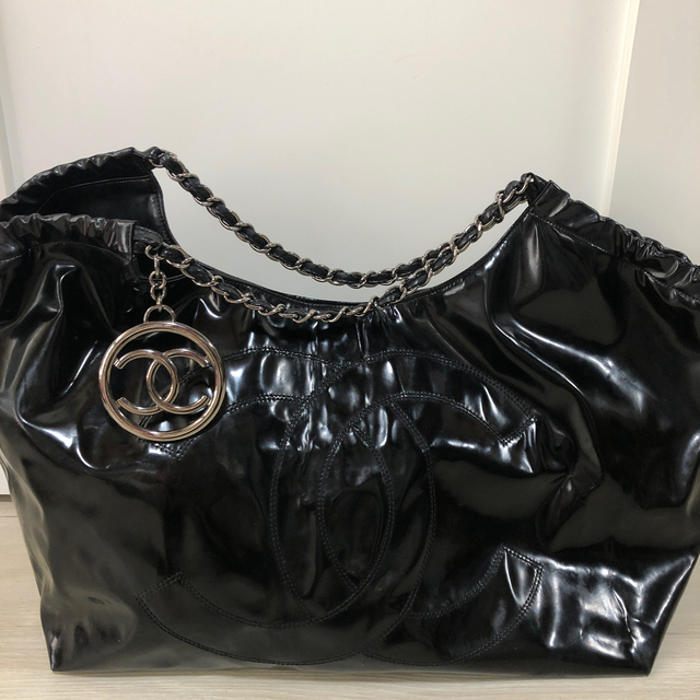 ショルダーバッグCHANEL チェーンエナメルバック