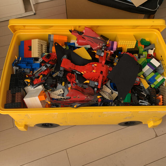 Lego(レゴ)のレゴブロック 約10kg バスケース付き 大量 ninjago lego エンタメ/ホビーのおもちゃ/ぬいぐるみ(その他)の商品写真