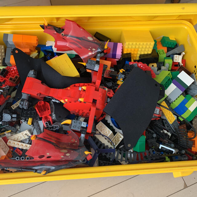 Lego(レゴ)のレゴブロック 約10kg バスケース付き 大量 ninjago lego エンタメ/ホビーのおもちゃ/ぬいぐるみ(その他)の商品写真