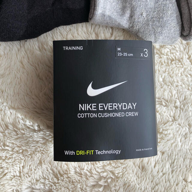 NIKE(ナイキ)のNIKE☆クッションクルーソックス☆レギュラー丈☆23-25  レディースのレッグウェア(ソックス)の商品写真