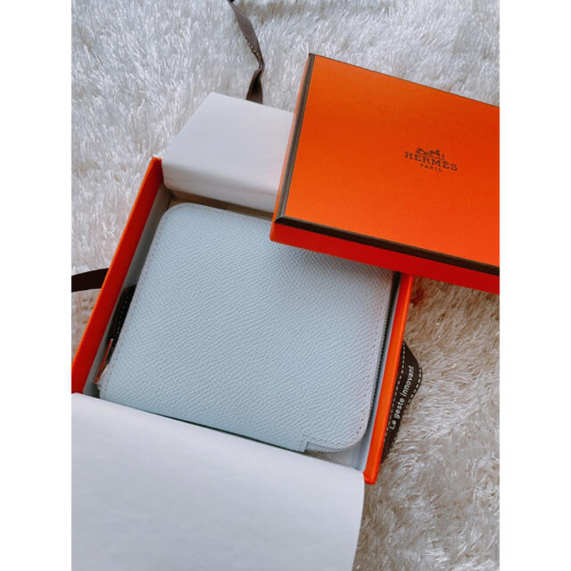 Hermes(エルメス)のHERMES シルクインコンパクト　ブルーブリュム レディースのファッション小物(財布)の商品写真