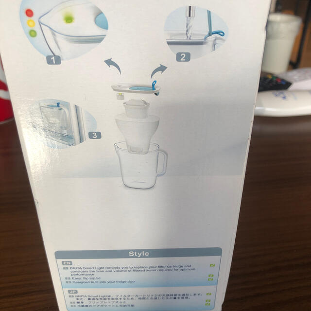 BRITA2.4L 浄水器フィルターカートリッジ1個付き インテリア/住まい/日用品のキッチン/食器(浄水機)の商品写真