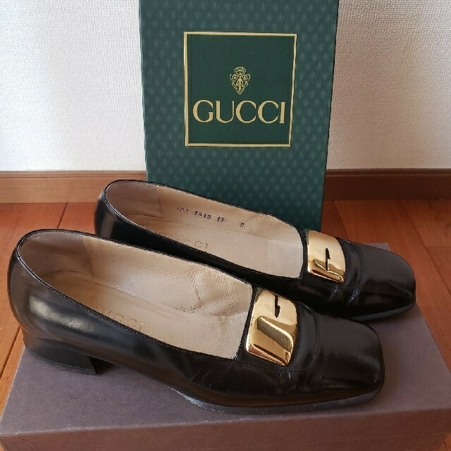 Gucci(グッチ)の GUCCI ゴールド金具付き  シューズ ブラック レディースの靴/シューズ(ローファー/革靴)の商品写真