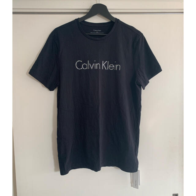 Calvin Klein(カルバンクライン)のユッケ様専用　calvin klein 黒色　Tシャツ　Mサイズ メンズのトップス(Tシャツ/カットソー(半袖/袖なし))の商品写真