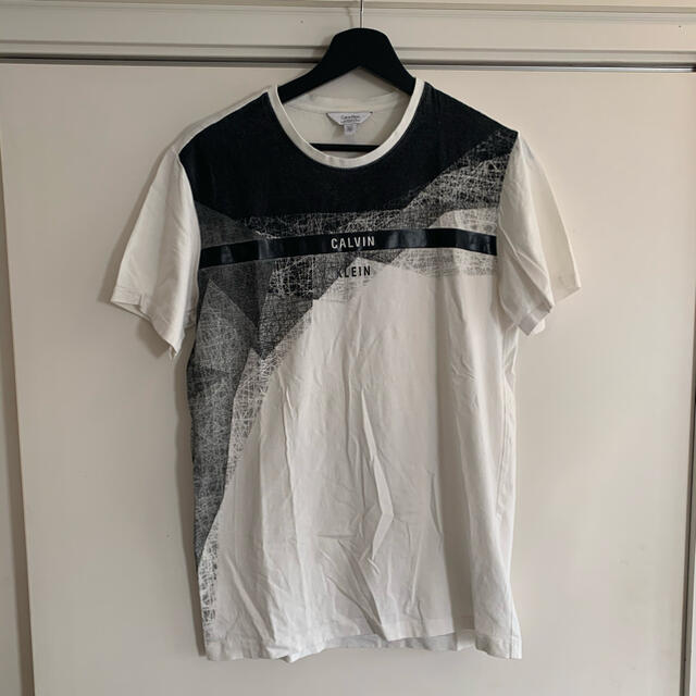 Calvin Klein(カルバンクライン)のcalvin klein 柄ありTシャツ白色　Mサイズ メンズのトップス(Tシャツ/カットソー(半袖/袖なし))の商品写真