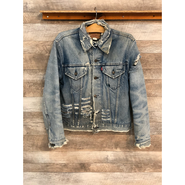 古着Levi‘s ダメージデニムジャケット