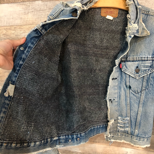 Levi‘s ダメージデニムジャケット