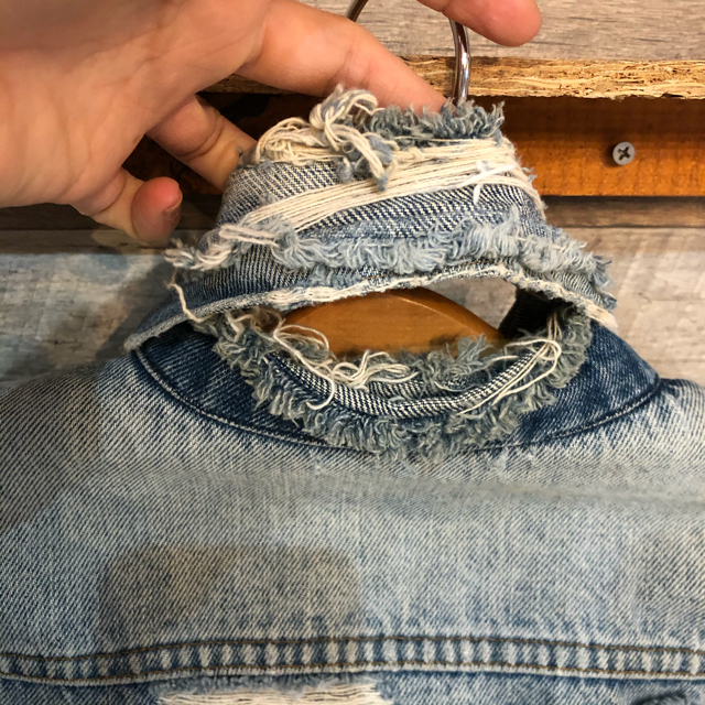 古着Levi‘s ダメージデニムジャケット