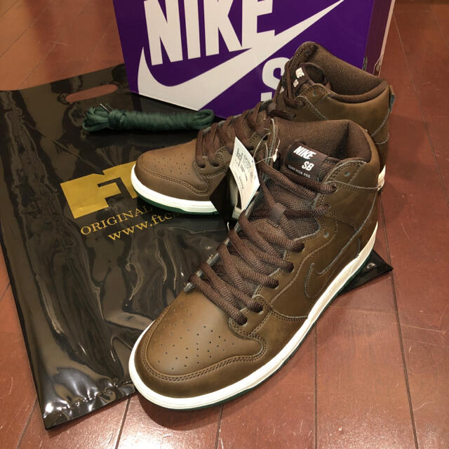 NIKE(ナイキ)の新品 9.5 NIKE SB DUNK HIGH BAROQUE BROWN メンズの靴/シューズ(スニーカー)の商品写真