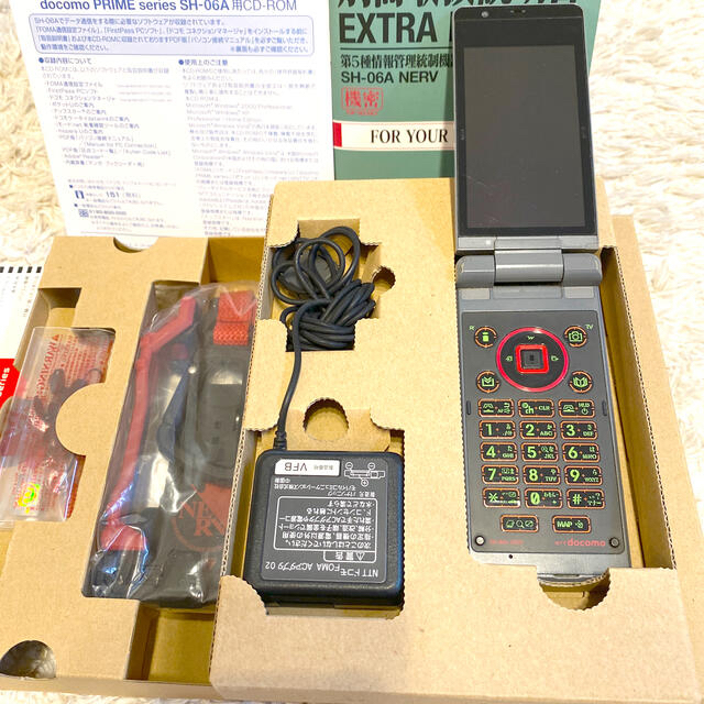 お得正規品 エヴァ docomo SH-06A(NERV) 限定ガラケー 9MPmn