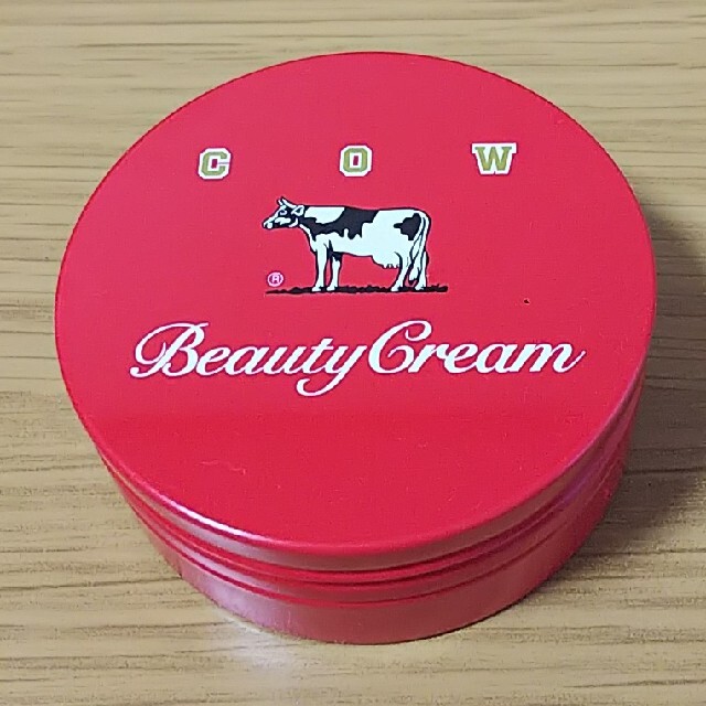 牛乳石鹸(ギュウニュウセッケン)の赤箱 ビューティークリーム 80g コスメ/美容のボディケア(ボディクリーム)の商品写真