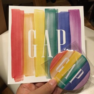 ギャップ(GAP)のGap 缶バッヂ🌈非売品(バッジ/ピンバッジ)