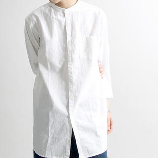 ウィゴー(WEGO)のノーカラーロングシャツ 7分袖 白L(シャツ)