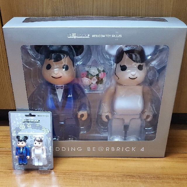 MEDICOM TOY(メディコムトイ)のBE@RBRICK グリーティング結婚 4 PLUS 400％ 100% セット エンタメ/ホビーのフィギュア(その他)の商品写真