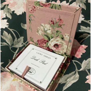 ローラアシュレイ(LAURA ASHLEY)の【新品・未使用】ローラアシュレイ　デスクパッド　セシリア(ノート/メモ帳/ふせん)