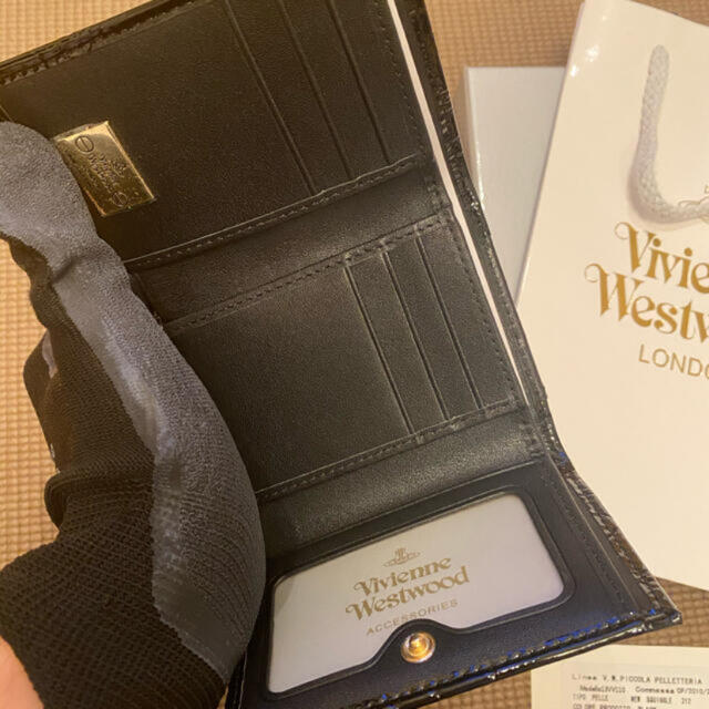 Vivienne Westwood(ヴィヴィアンウエストウッド)のVivienne Westwood 三つ折り財布 黒　シリアルナンバー付き メンズのファッション小物(折り財布)の商品写真