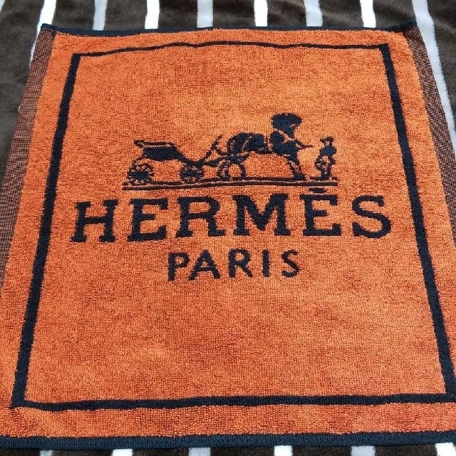 Hermes(エルメス)の【新品未使用】HERMES エルメス ハンドタオル レディースのファッション小物(ハンカチ)の商品写真