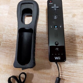 ウィー(Wii)のWii リモコン 黒(家庭用ゲーム機本体)