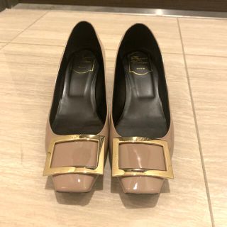 ロジェヴィヴィエ(ROGER VIVIER)のロジェヴィヴィエ　37.5 ベージュ　パンプス(ハイヒール/パンプス)