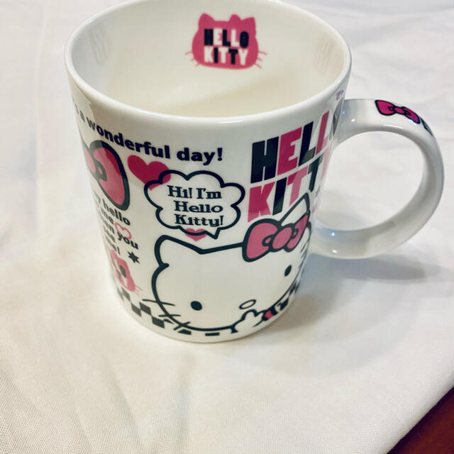 ハローキティ(ハローキティ)の【値下げ中】HELLO KITTY マグカップ 330ml インテリア/住まい/日用品のキッチン/食器(グラス/カップ)の商品写真