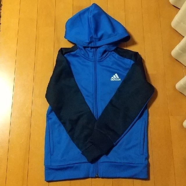 adidas(アディダス)のアディダスパーカー 130センチ キッズ/ベビー/マタニティのキッズ服男の子用(90cm~)(ジャケット/上着)の商品写真