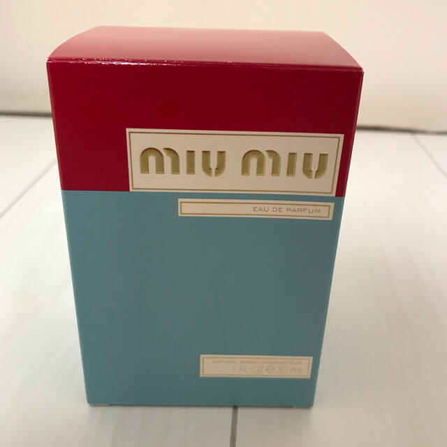 miumiu(ミュウミュウ)のミュウミュウ　オードパルファム　30ml 香水　新品 コスメ/美容の香水(香水(女性用))の商品写真