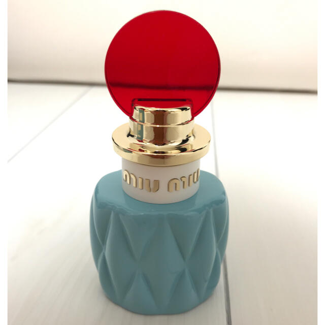 miumiu(ミュウミュウ)のミュウミュウ　オードパルファム　30ml 香水　新品 コスメ/美容の香水(香水(女性用))の商品写真