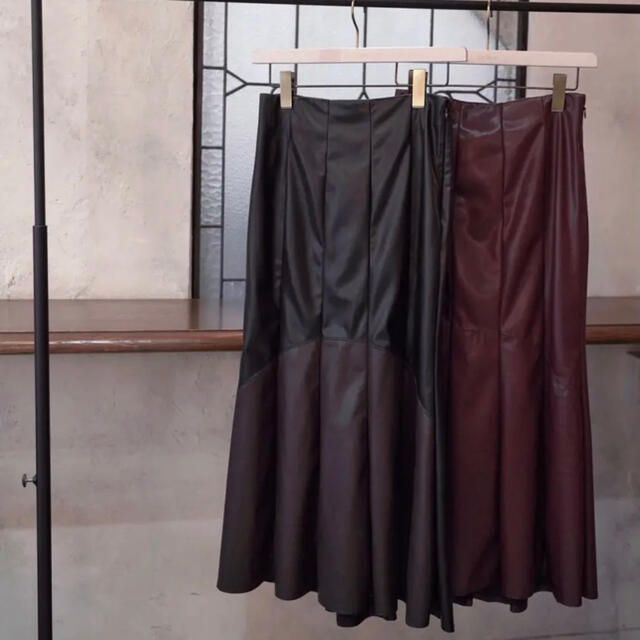 【新品未使用】Herlipto Vegan Leather Midi Skirt 1