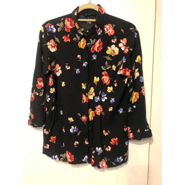 ZARA(ザラ)のStradivarius ストラディバリウス　花柄 ブラウス レディースのトップス(シャツ/ブラウス(長袖/七分))の商品写真