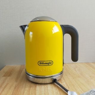 デロンギ(DeLonghi)のデロンギ　電気ケトル　kMix　0.75㍑　イエロー(電気ケトル)